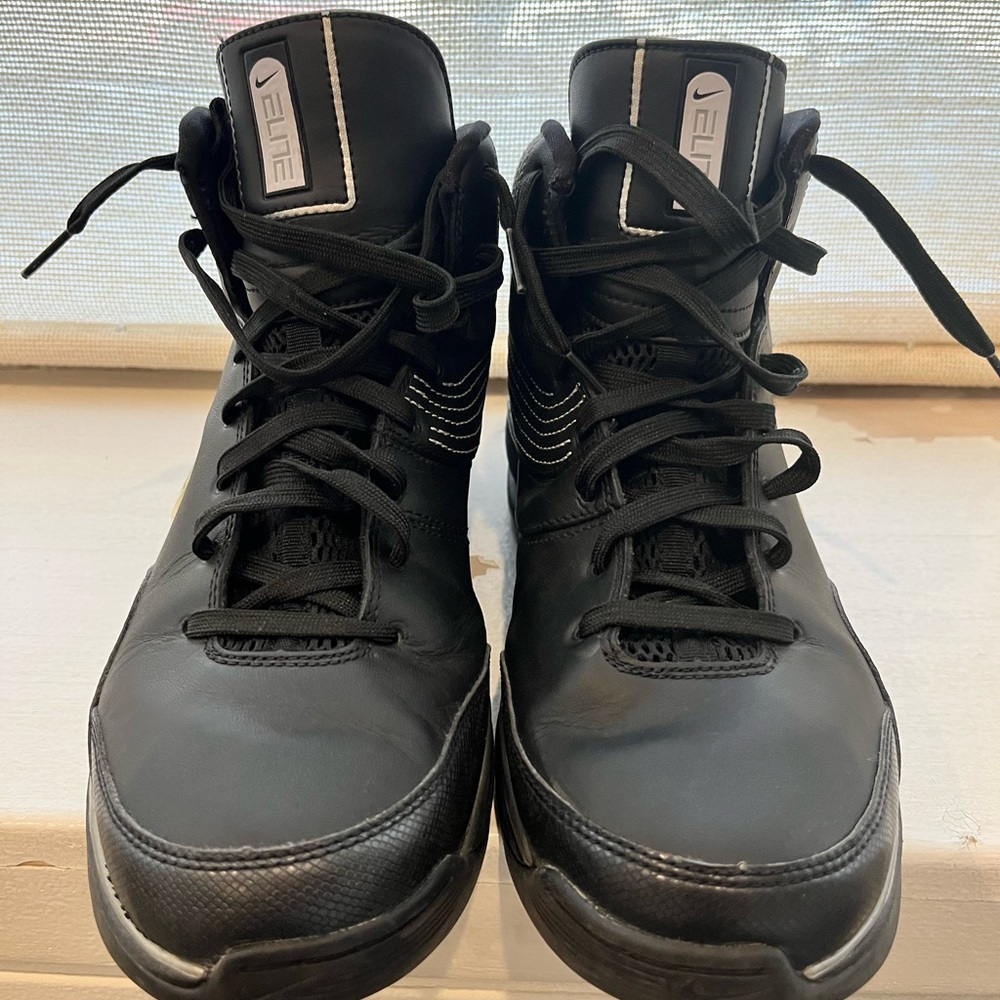 Nike elite basketball sneakers